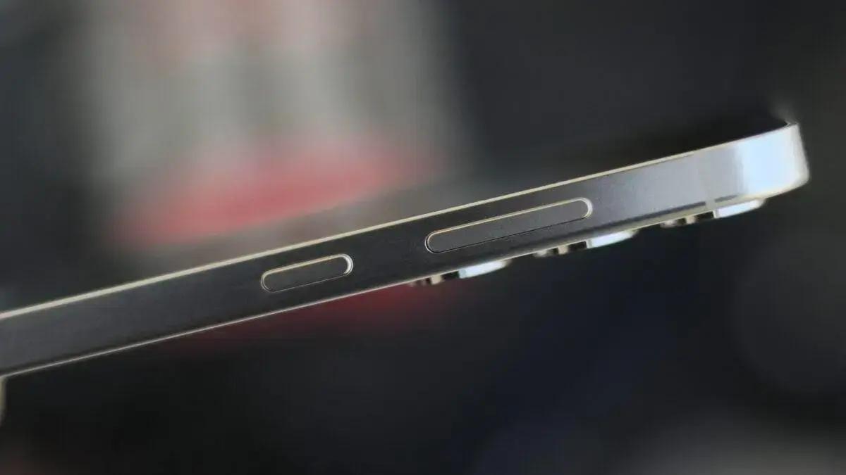 Galaxy Z Flip 7 vs Galaxy S24: Entenda a diferença de tamanho 1 Galaxy Z Flip 7 vs Galaxy S24: Entenda a diferença de tamanho