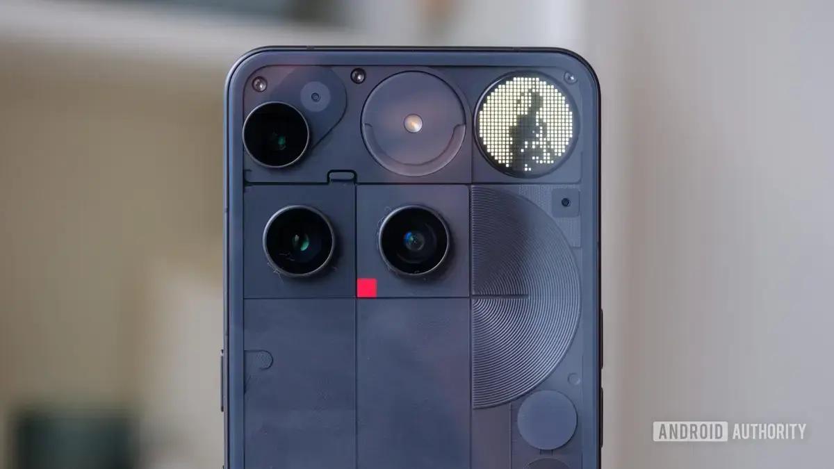 Após 3 meses, Glyph Matrix do Nothing Phone 3 ainda é vista como recurso pouco prático