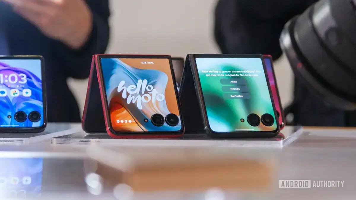 Economize US$ 400 nos celulares Motorola Razr Plus e Ultra, oferta não válida no Brasil