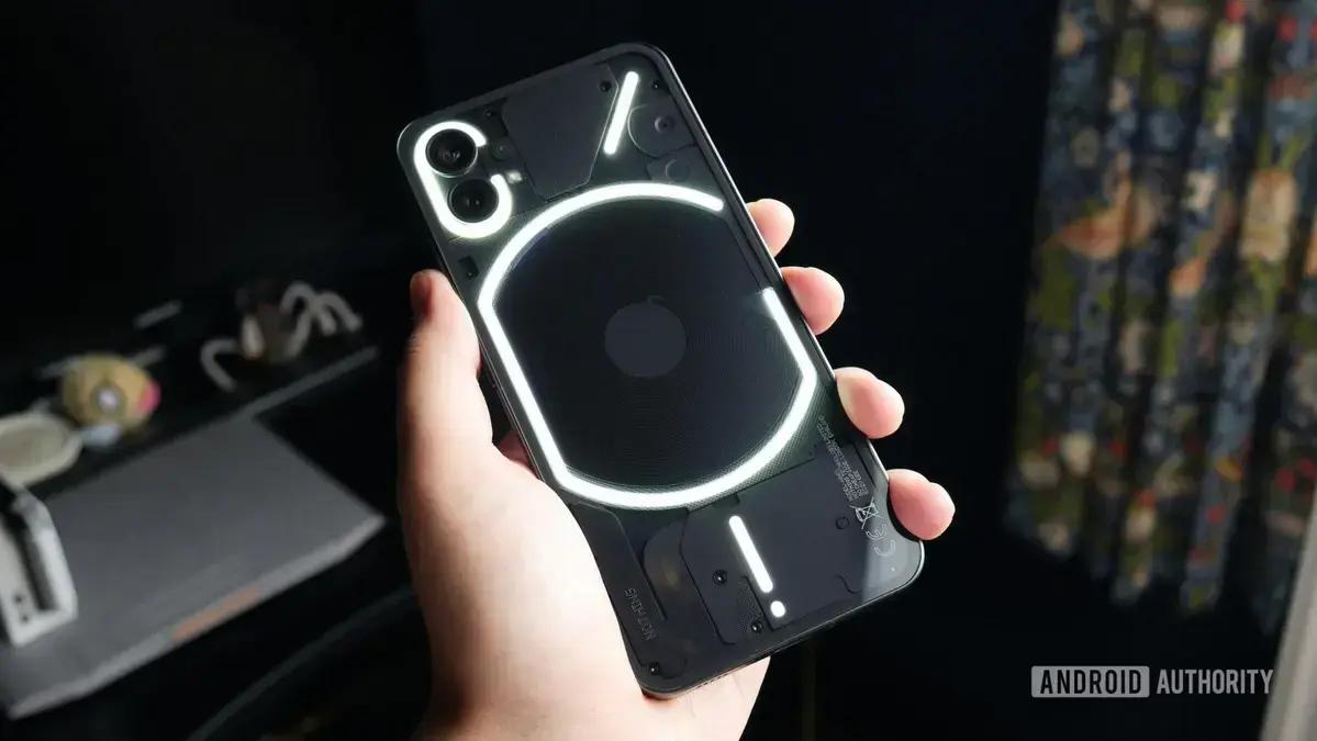 Desenvolvedor consegue instalar Android 16 no Nothing Phone 1 de forma experimental