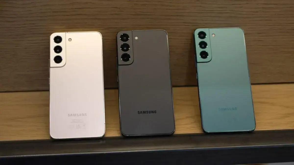 Samsung retoma atualização One UI 8.0 para modelos Galaxy S22 e S22+