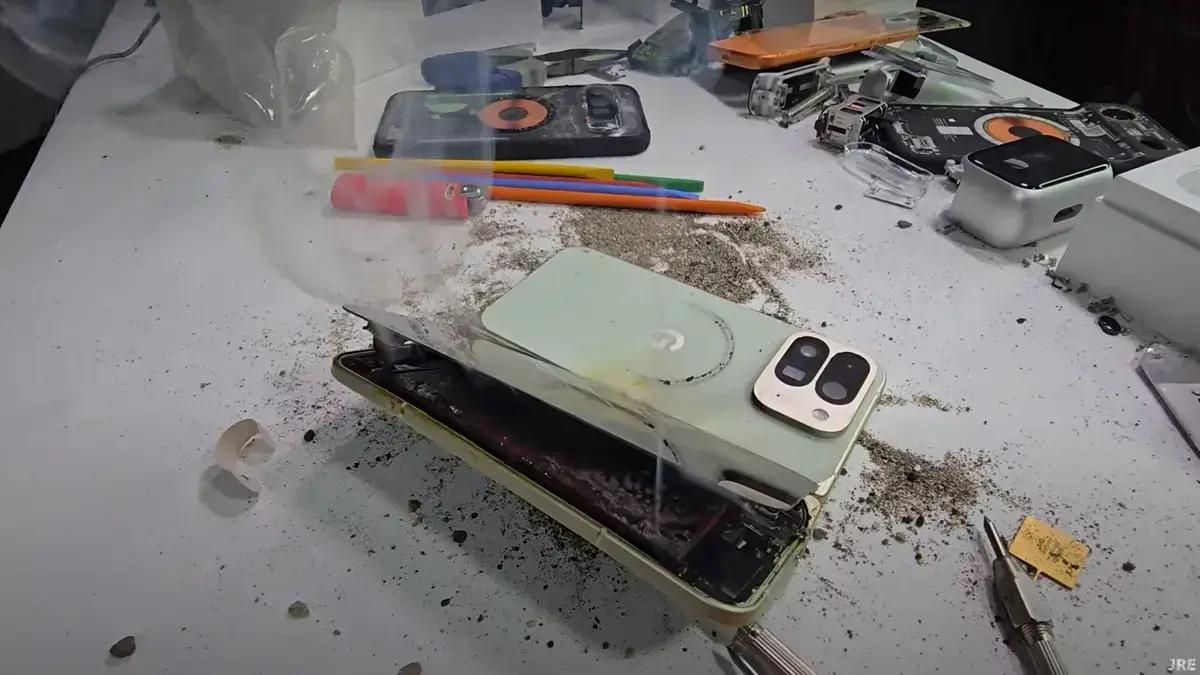 Pixel 10 Pro Fold apresenta certificação IP68 e avança em resistência