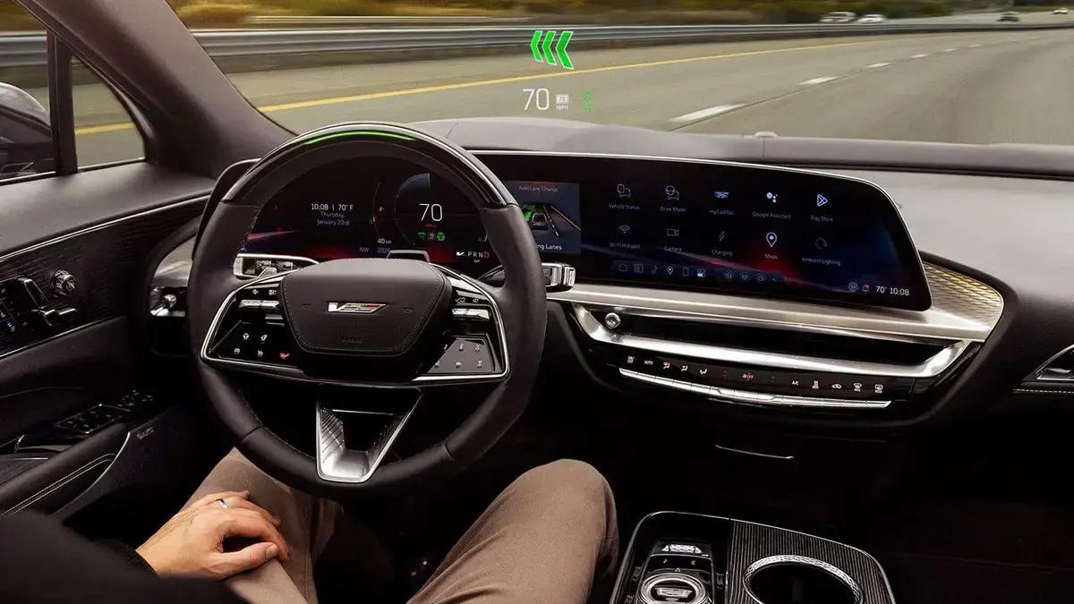 GM anuncia fim do suporte ao CarPlay em todos os veículos futuros, incluindo carros a gasolina