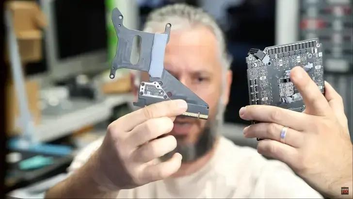 Especialista em reparo critica design da NVIDIA RTX 5090 Founders Edition por dificuldade de manutenção