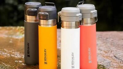 Stanley oferece até 50% de desconto em garrafas, kits e copos no site oficial