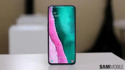 A decepção da ausência da tecnologia de câmera sob a tela em smartphones Galaxy comuns 42 A decepção da ausência da tecnologia de câmera sob a tela em smartphones Galaxy comuns