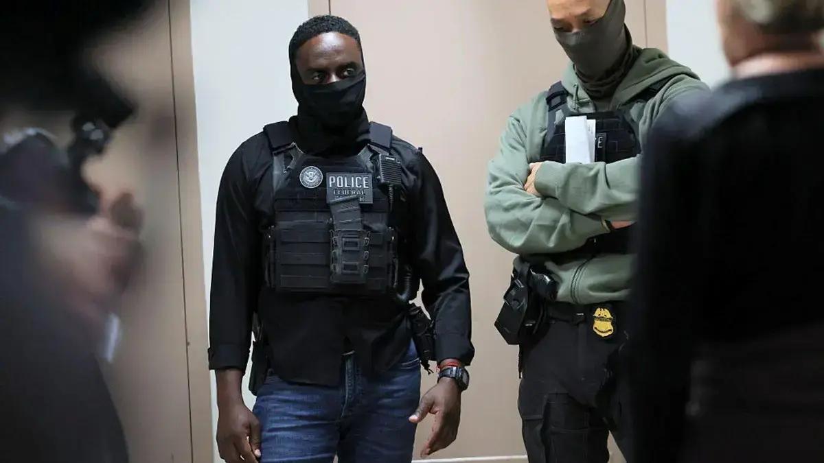 Possível exposição de dados de agentes de imigração e FBI nos EUA