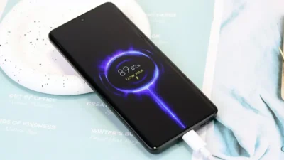 Xiaomi reduz potência máxima de carregamento para 100W em 2025, reforçando durabilidade das baterias