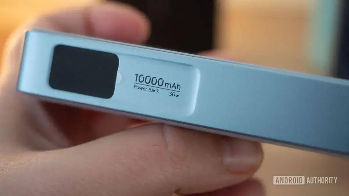 Banco de energia de 10.000mAh com Qi2 carrega seu Pixel 10 apenas uma vez
