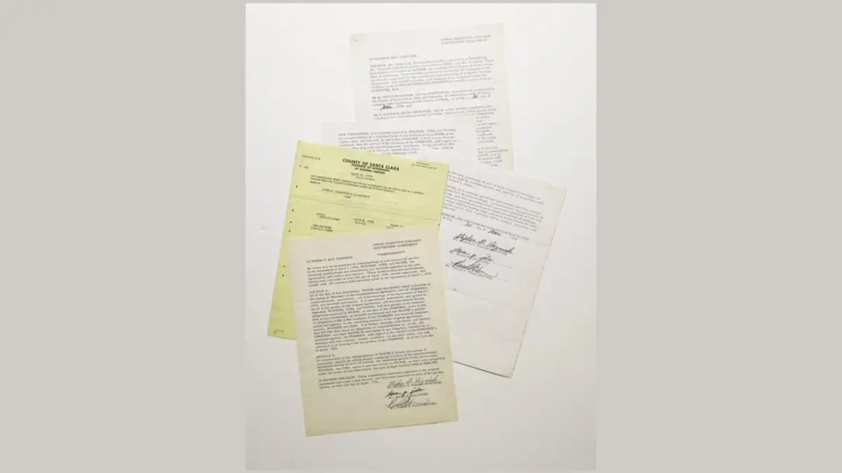 Documentos originais da fundação da Apple retornam a leilão com estimativa de até US$ 4 milhões