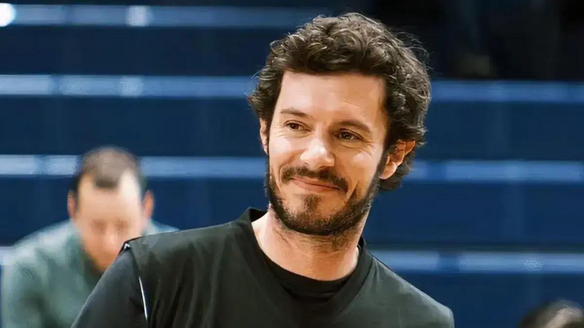 8 filmes e séries com Adam Brody, conhecido por Ninguém Quer e The O.C.