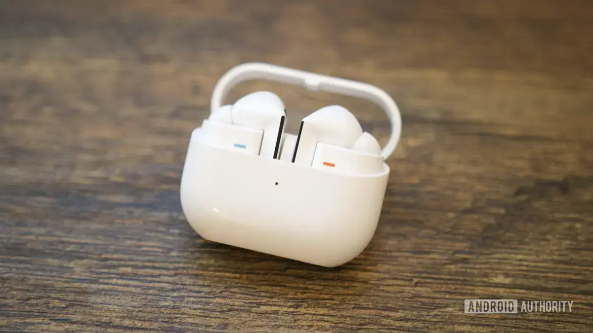 Galaxy Buds 3 Pro: o design que afastou usuários e a esperança no Buds 4 Pro