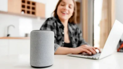 Motorola desenvolve alto-falante inteligente em parceria com a Bose para competir com Google e Amazon