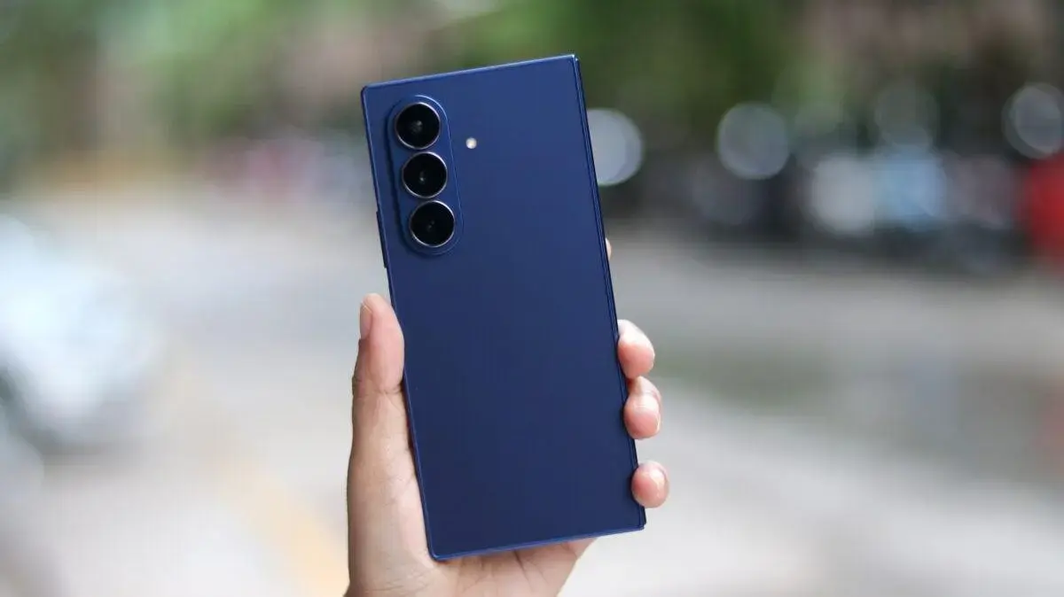 Samsung erra na nomenclatura dos celulares dobráveis e a confusão persiste