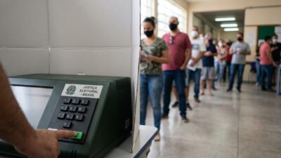 A falta de normas no Brasil pode intensificar a manipulação por IA em eleições 39 Brasil enfrenta desafio na regulação da inteligência artificial para impedir manipulação digital em eleições