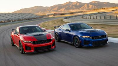 Ford Mustang Dark Horse SC chega com motor V8 supercharged e foco em alta performance
