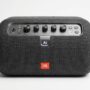 JBL lança BandBox, amplificador portátil com inteligência artificial para músicos
