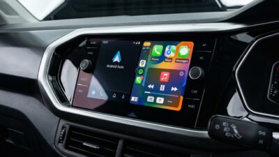 Montadoras deixam Android Auto e Apple CarPlay e causam preocupação no Brasil
