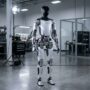 Tesla Optimus: Robô humanoide para automação com lançamento esperado até 2027, preço não divulgado 21 Tesla anuncia o robô humanoide Optimus para automação residencial e industrial até 2027