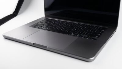 Apple lança MacBook Pro redesenhado com design moderno e desempenho avançado