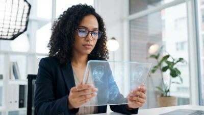 Os desafios dos clones digitais e a necessidade de regulação no Brasil