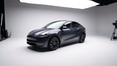 Tesla lança oficialmente Model Y elétrico no Brasil por cerca de R$ 210 mil