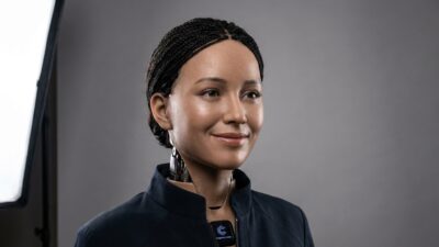 Robô humanoide chinês ultrapassa o 'Vale da Estranheza' com expressões e movimentos naturais