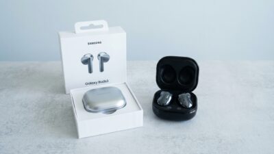 Samsung lança Galaxy Buds 4 com design simples e foco no conforto